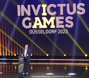 Düsseldorfs Oberbürgermeister Dr. Stephan Keller auf der Bühne