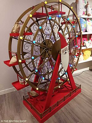 Weihnachtlich dekoriertes Riesenrad fürs Wohnzimmer