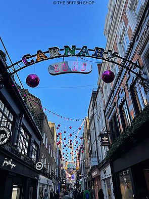 Bunte Leuchtschrift "Carnaby Soho" anlässlich der Carnaby Christmas Lights.
