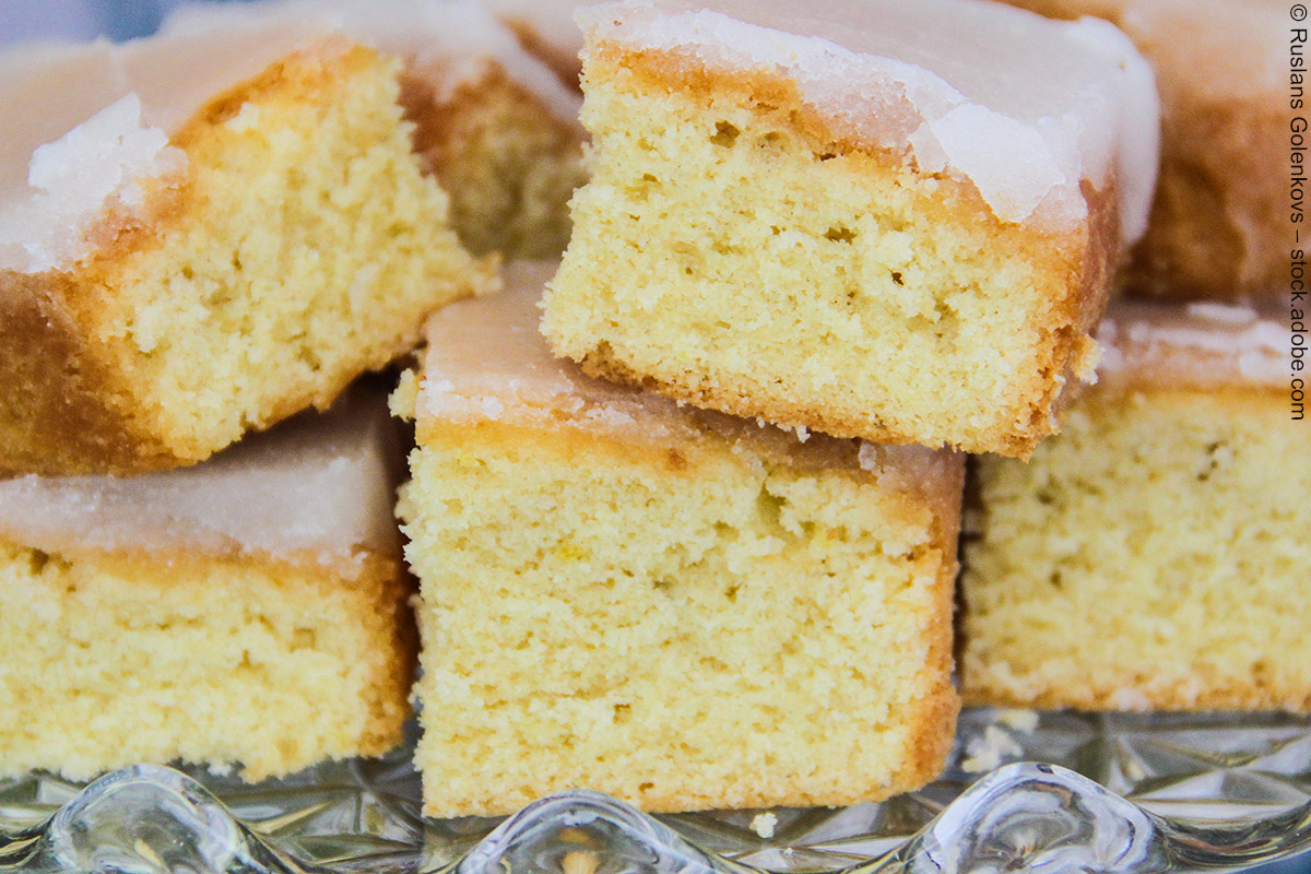 Zitronig und frisch – Lemon Drizzle Cake vom Blech